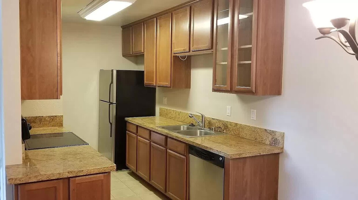 Foto principal - 9909 Azuaga St