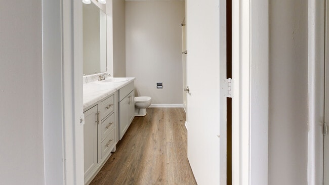 Interior Photo - Brookridge