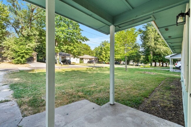 Building Photo - Are you looking for a cozy, updated home t...