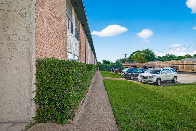 Foto del edificio - 8360 Jorine Dr
