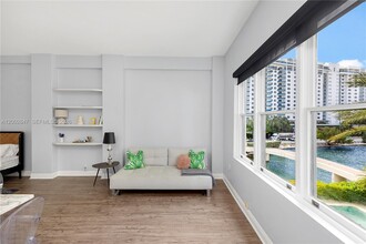 Building Photo - 2421 Lake Pancoast Dr