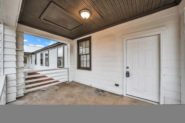 Foto del edificio - Updated 2-Bedroom Duplex – $800/month | Ta...