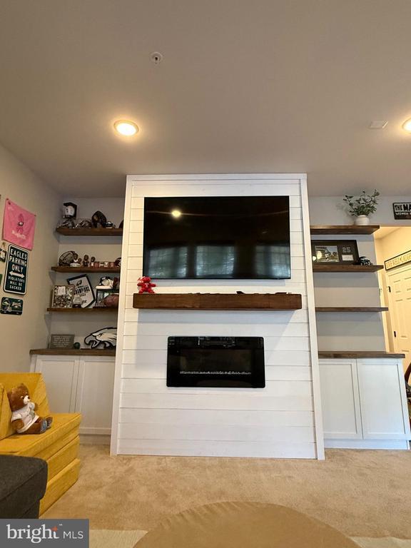 Building Photo - 31 Par Ln