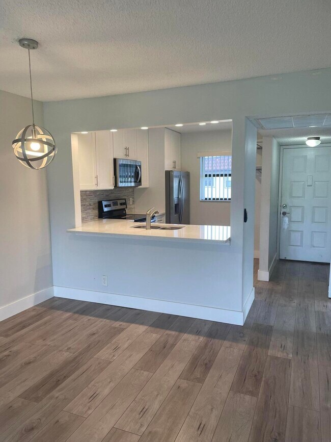 Building Photo - 7101  Golf Colony Court 201 Lake Worth Fl ...