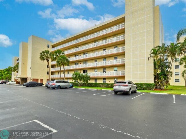 Foto del edificio - 121 SE 3rd Ave