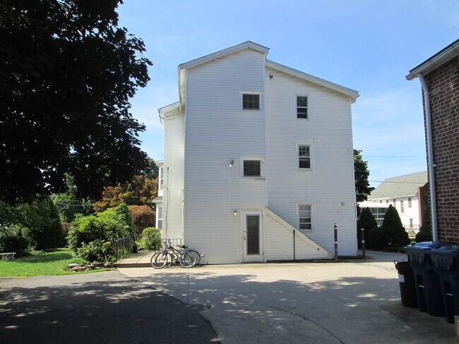 Building Photo - 179 Valley St