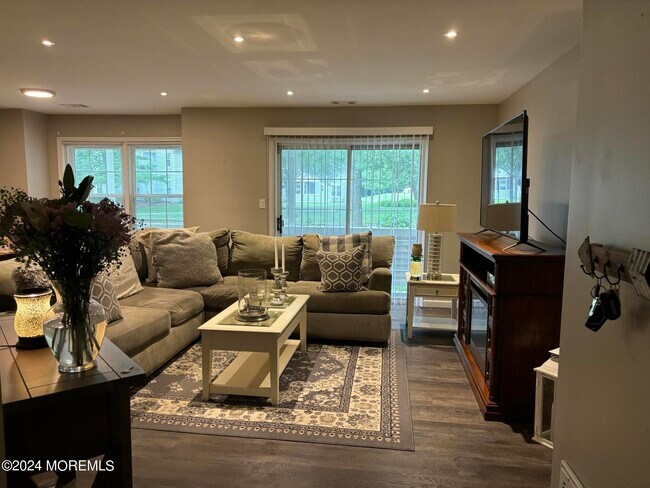 Foto del edificio - 564 Applewood Ct