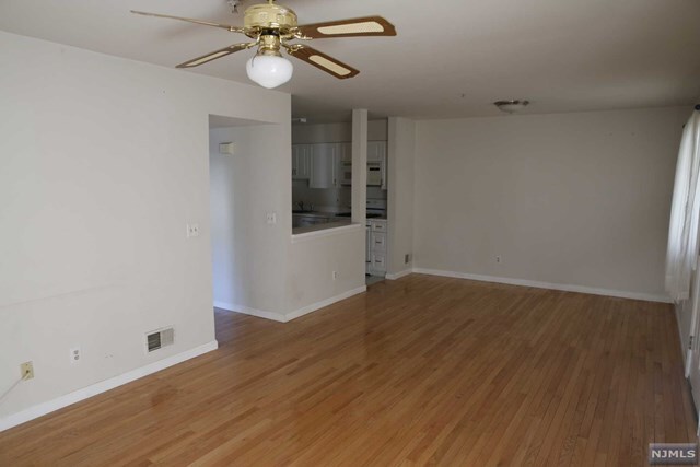 Foto del edificio - 212 W Orchard St