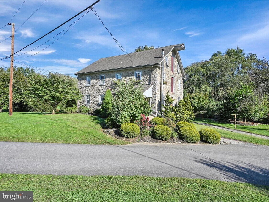 205 Bender Mill Rd, Lancaster, PA 17603 House for Rent in Lancaster