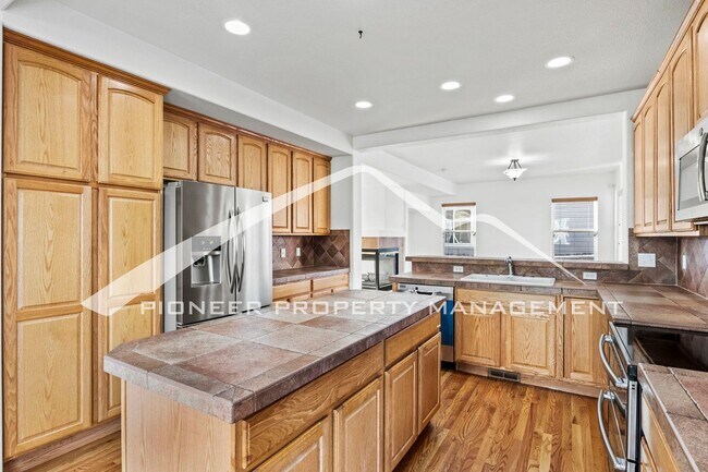 Foto del edificio - Serene Ridgeview at Stetson Hills neighborhood 6 bedroom, 3.5 bathroom, 2 car garage and AC