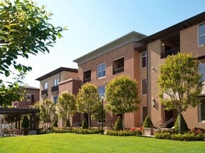 Building Photo - Circa 37