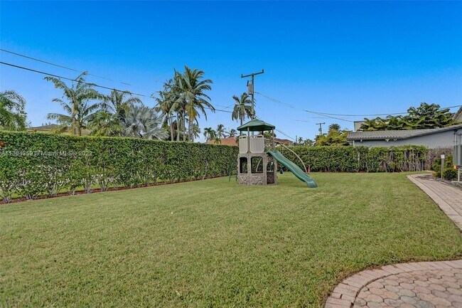 Building Photo - 3101 NE 164th St