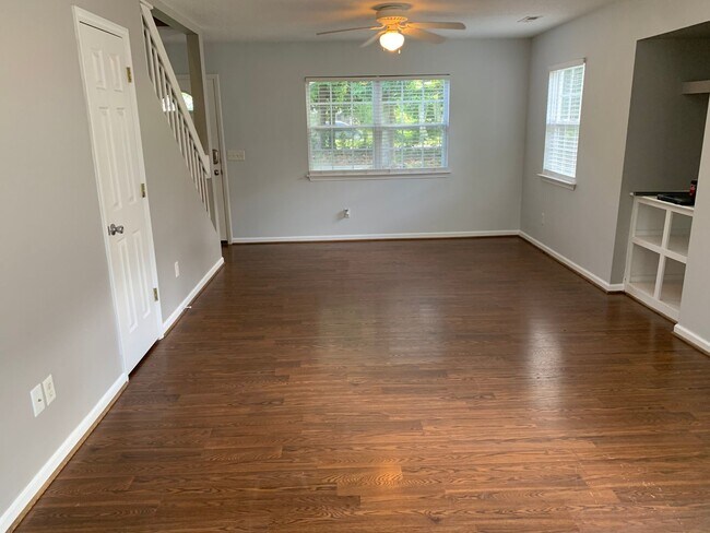 Building Photo - Rental Available in Wilshire Woods! All La...