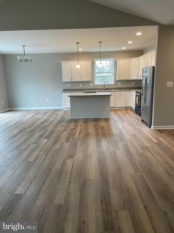 Foto del edificio - 7073 Winchester Ave