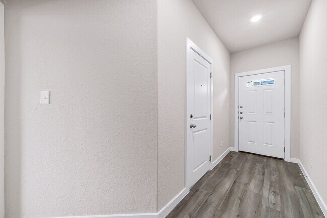 Building Photo - 3 Bedroom/3.5 Bath The Preserve At the Dom...