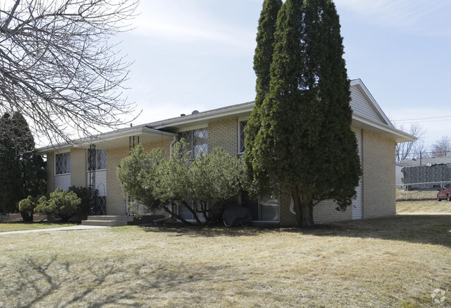 Building Photo - 2733 Virginia Ave N