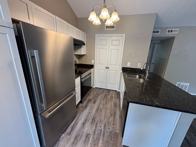 Foto del edificio - Adorable 2-Bedroom, 1-Bathroom Home in Spr...
