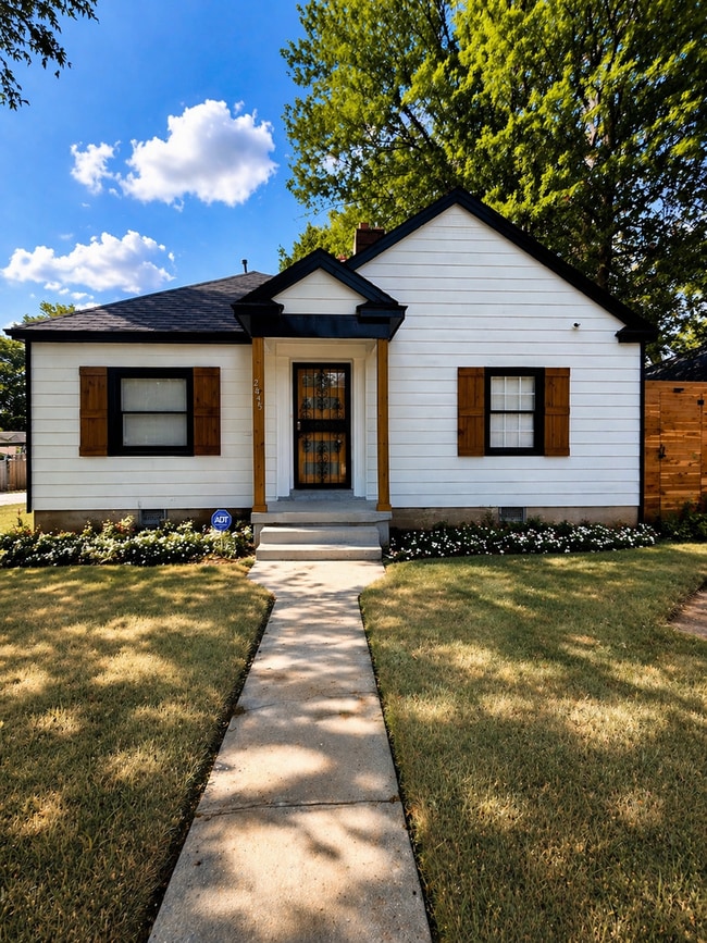 Building Photo - 2445 Lowell Ave