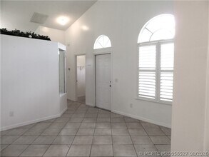 Building Photo - 1102 SW Coleman Ave