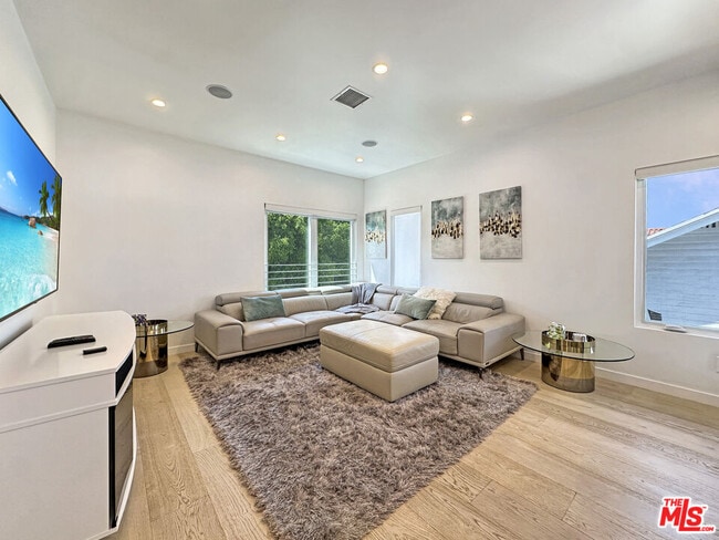 Foto del edificio - 1522 Burnside Ave