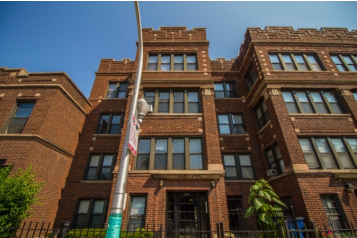 Foto principal - 564 W Roscoe St