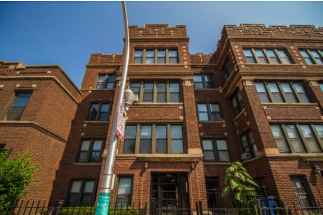 Building Photo - 564 W Roscoe St