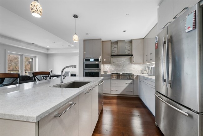 Building Photo - 150 Henley Pl