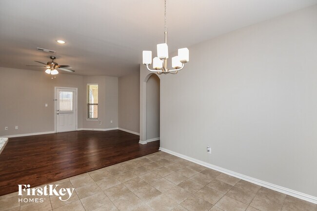 Building Photo - 850 Mirike Dr