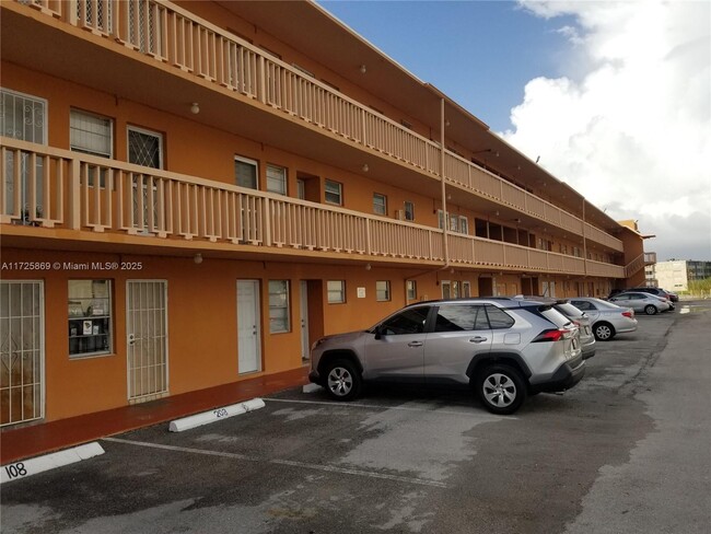 Foto del edificio - 1591 NE Miami Gardens Dr