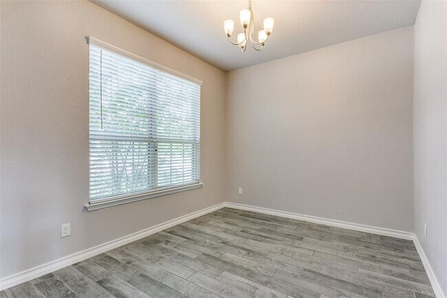 Building Photo - 617 Saddle Forest