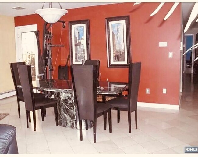 Building Photo - 8C Cove Ln