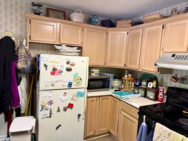 Foto del edificio - Charming 2-bedroom, 1-bathroom Brick Home Available July 2026