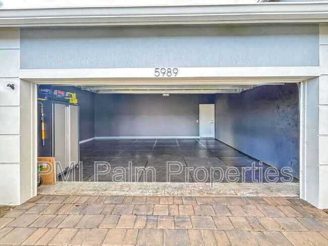 Building Photo - 5989 SE Sky Blue Cir