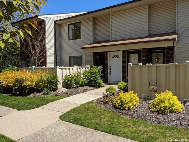 Building Photo - 972 Skyline Dr