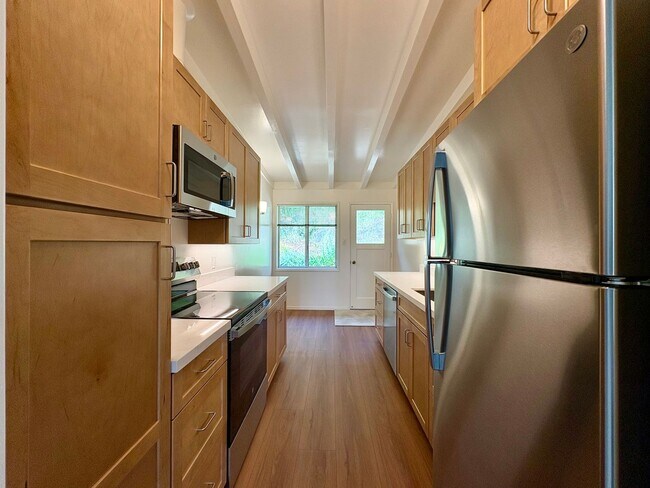 Foto del edificio - OPEN HOUSE SAT 4/26 11AM TO 12PM. Amazing ...