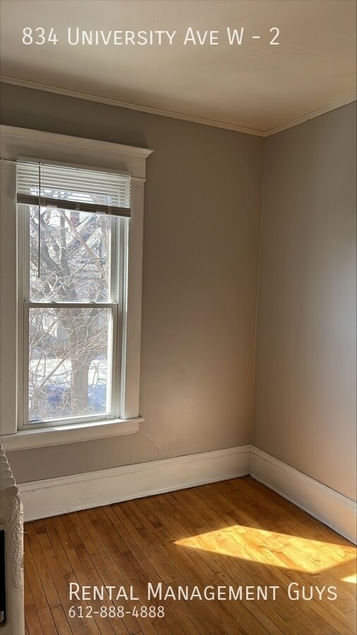 Foto del edificio - 834 University Ave W