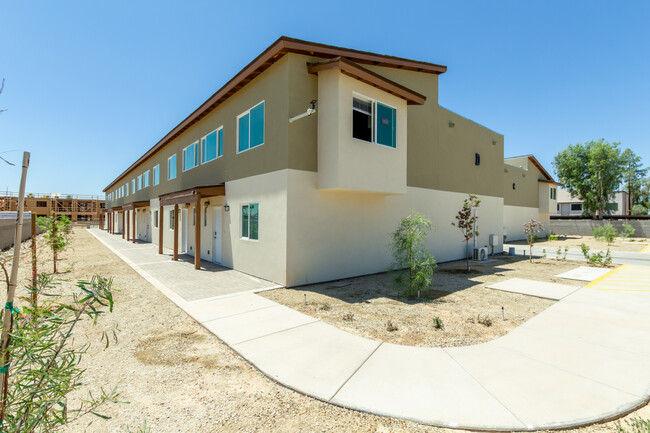 Building Photo - Myrtle Townhomes