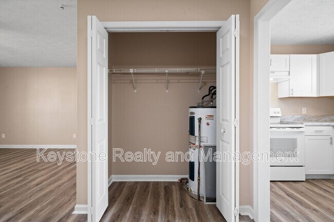 Foto del edificio - 290 Thompsonville Ln