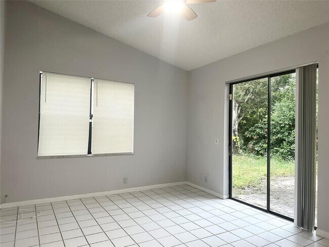 Foto del edificio - 10461 NW 12th Ct