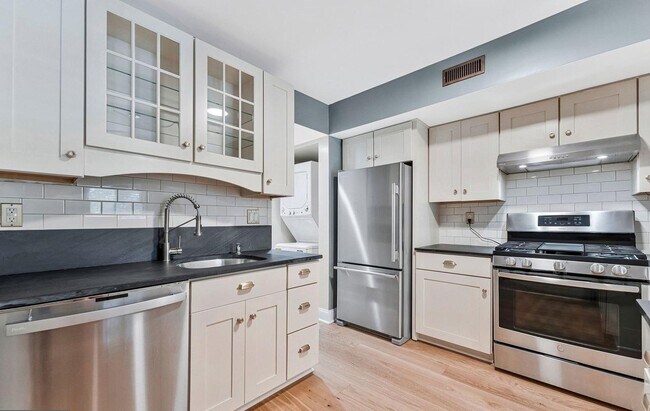 Building Photo - 2074 Royal Fern Ct