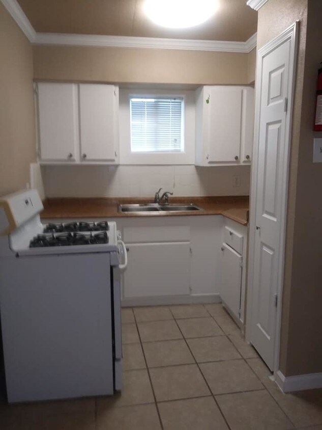 Primary Photo - 3045 Golfcrest Blvd