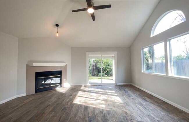 Foto del edificio - 4744 Ponderay Ln