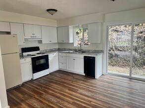 Building Photo - 660 Hueners Ln