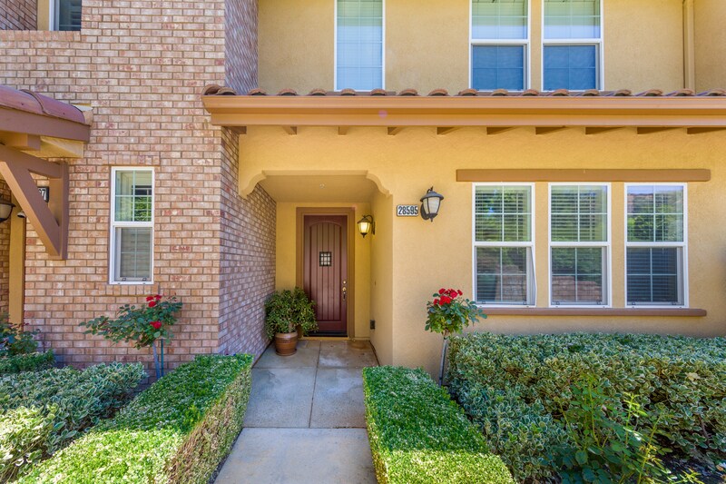 28595 Herrera St, Santa Clarita, CA 91354 Townhome Rentals in Santa