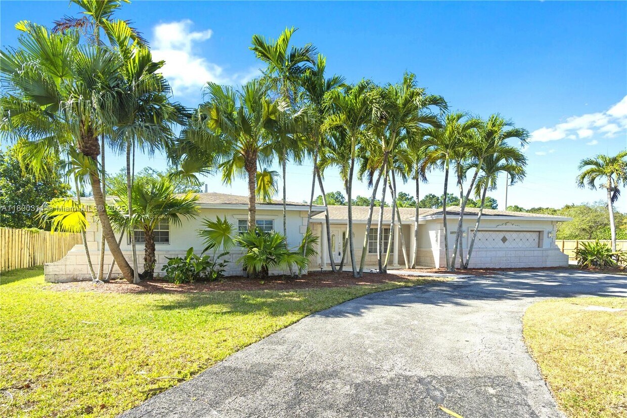 Primary Photo - 8920 SW 142nd St