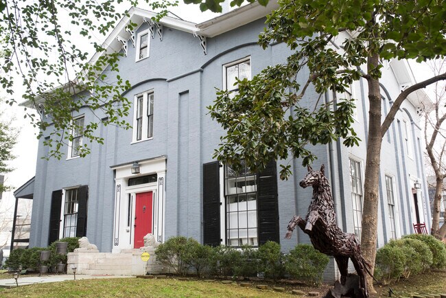 125 Forest Ave