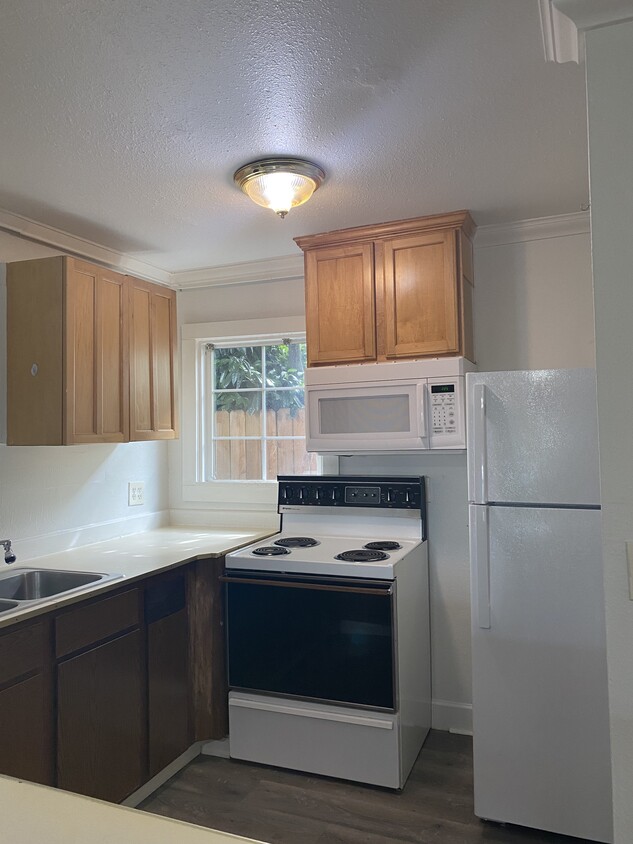 Kitchen - 4840 NE 99th Ave