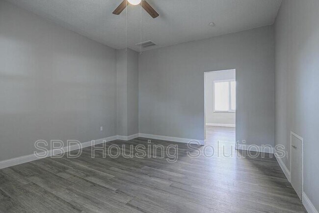 Foto del edificio - 1700 S Harvard Ave