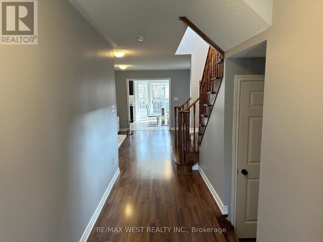 Building Photo - 23 Twin Hills Crescent