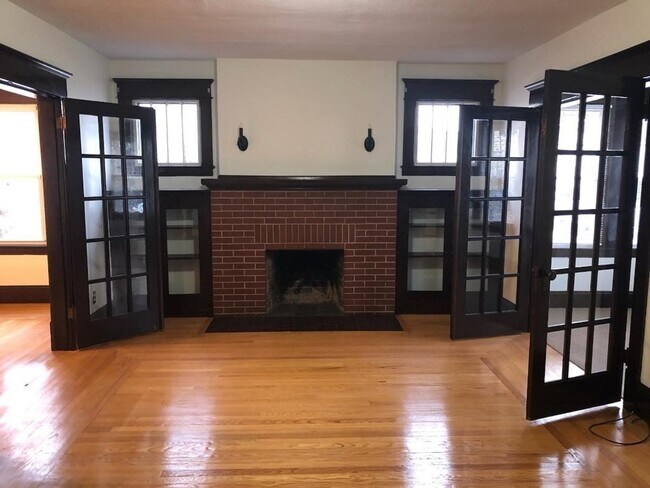 Foto del edificio - 45-47 Elmwood Ave